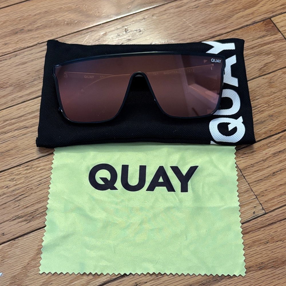 Quay Nightfall shield sunglasses in black and pink